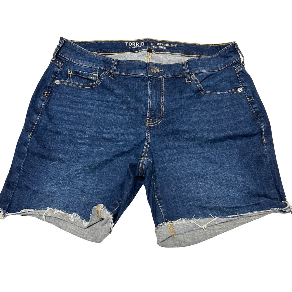 Torrid Perfect 10 Bermuda Shorts Vintage Stretch Denim Raw Hem Dark Wash Size 16 - Picture 1 of 7
